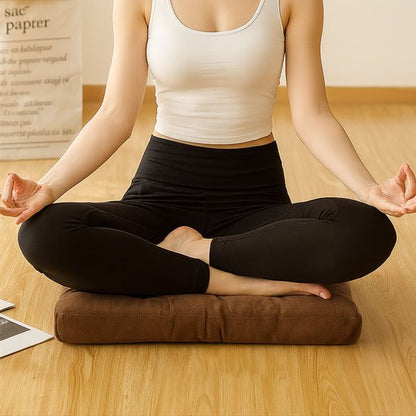 Coussin yoga carré marron femme yoga zen