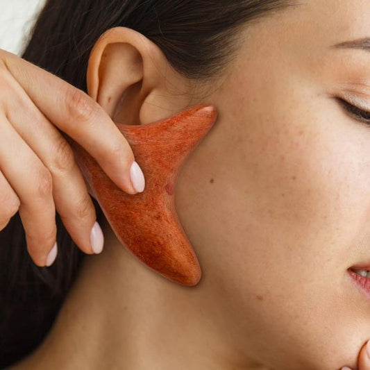 gua sha femme contour visage