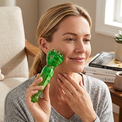 Gua sha visage femme visage résine vert anti stress
