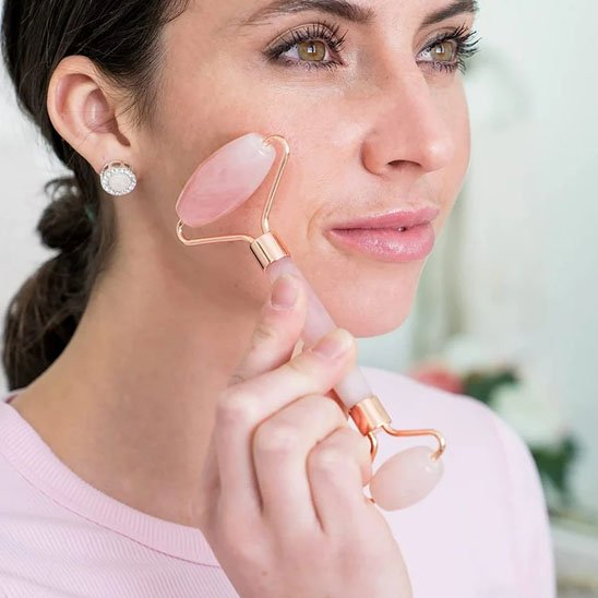 Gua sha visage quartz rose effet lissant anti ride