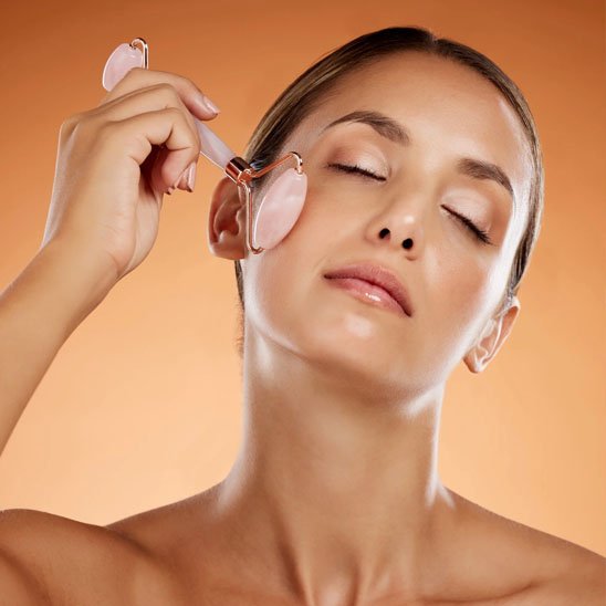Gua sha visage quartz rose effet lissant sculptant drainant