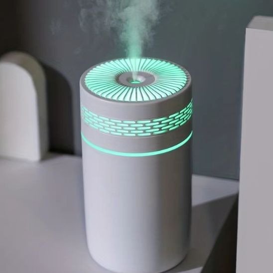 humidificateur-compact-diffusant-vapeur-et-lumière-bleue