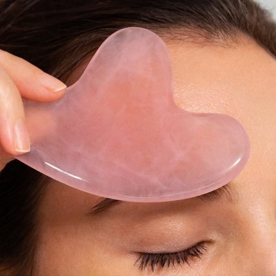 Pierre de gua sha design coeur quartz rose massage visage