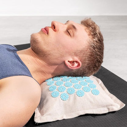 Tapis d'acupression homme méditation