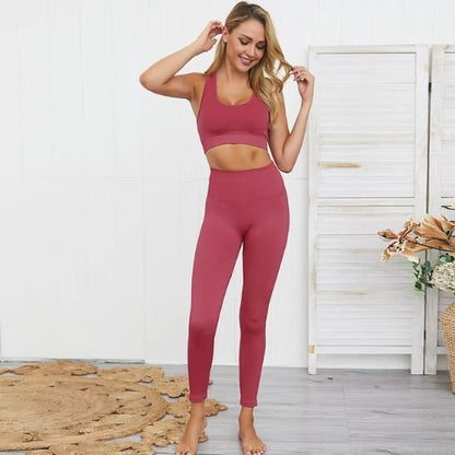 tenue yoga rose tenue yoga deux pièces brassière legging portée par une femme blonde