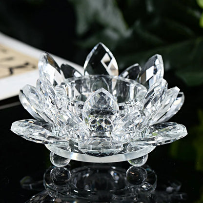 Bougeoirs zen fleur de lotus en cristal disposés en espace zen 